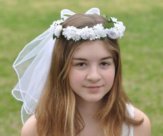 Consejos para cuidar y conservar tus tocados de comunión hechos a mano