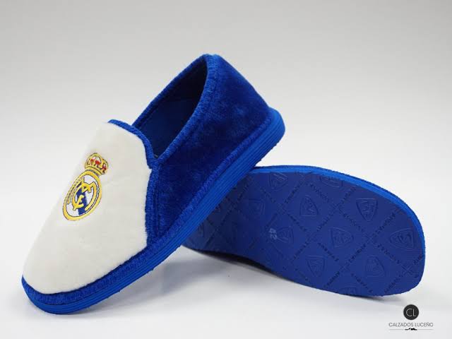 Zapatillas para casa del Real Madrid: Un toque futbolero en tu vida diaria