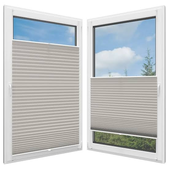 Estores plisados vs. enrollables: Comparación de características